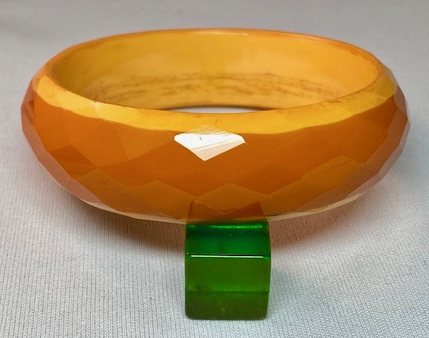 BB551 pumpkin & corn cast 2 tone faceted bakelite bangle